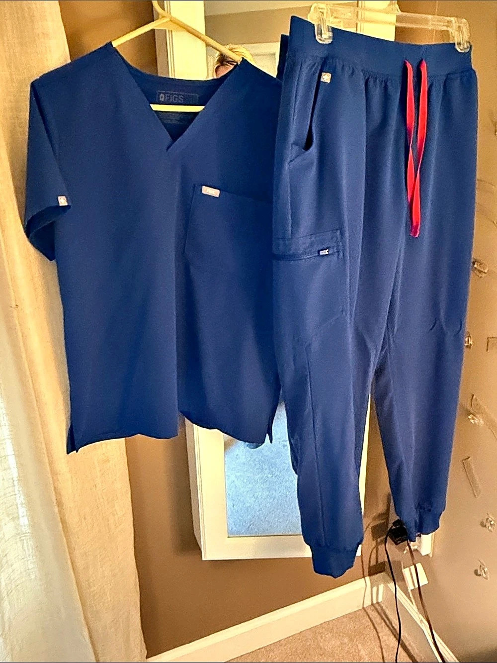 FIGS Technical Collection Scrub Set (Casma Top & Zamora Jogger Pants) Scrub Set